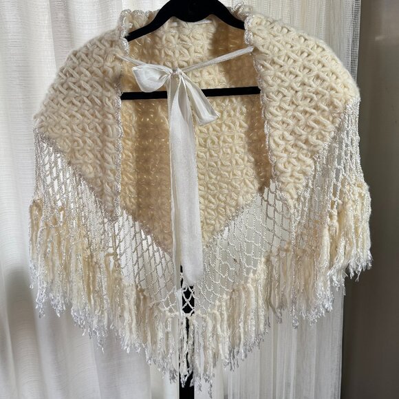 Vintage 60's crocheted shawl, cream, soft chunky yarn knit, lattice & fringe, Sm - Picture 1 of 1